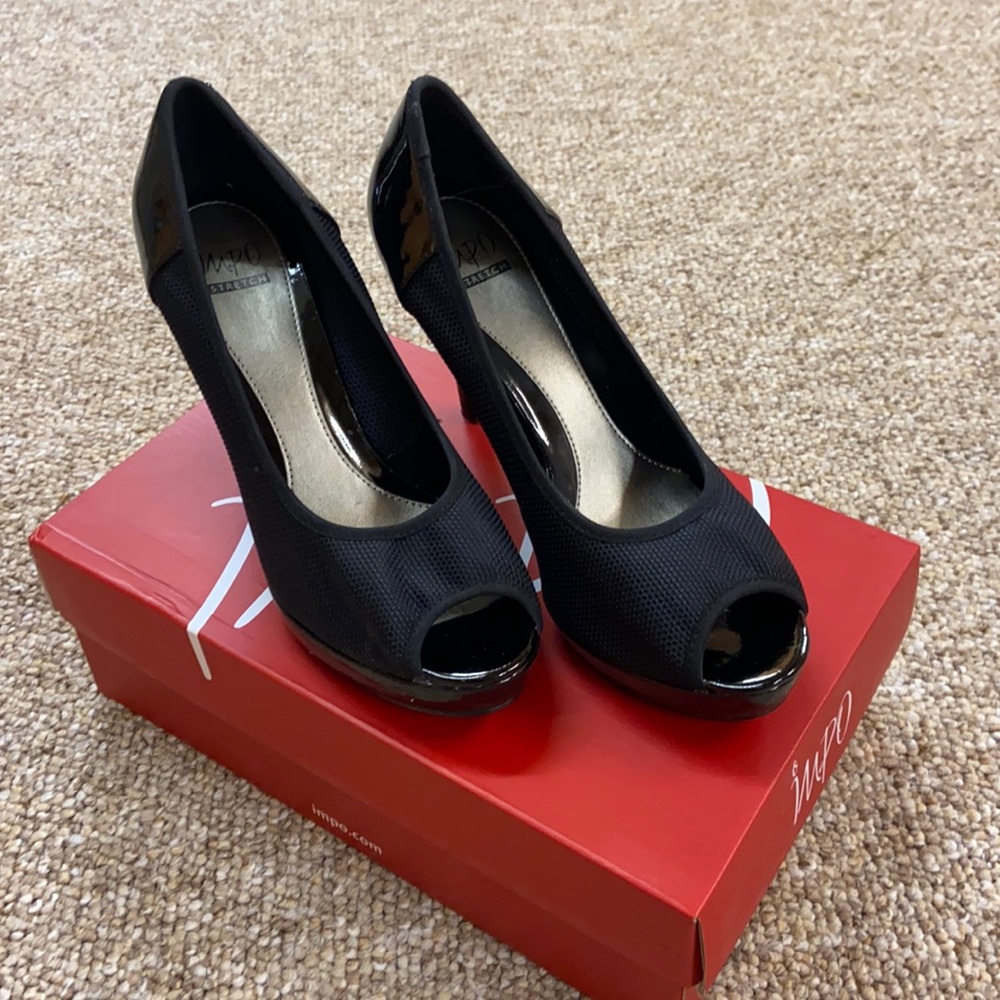 Impo black stretch pumps